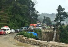 कलंकी–नागढुङ्गा सडकमा घण्टौं जाम, लाखाैँ यात्रुलाई सास्ती !