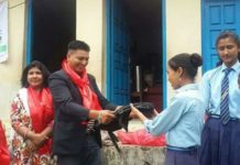 राष्ट्रिय जनमाेर्चा वाट चुनावमा होमिएका युवा नेता दानी भन्छन – ‘ देश वनाउन केही गार्हाे छैन,विगार्ने वाट वचाउन चाहि गार्हाे छ,अब तपाईहरूकाे पालाे अामा वुवा कसकाे हातमा चावि दिने हाे ??’