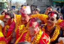 काठमाण्डाै क्षेत्र नं. १० प्रतिनिधिसभा मा विजय नेपाली काँग्रेसका उमेद्वार राजन केसी र प्रदेशसभा १० ‘क’ मा विजय उमेद्वार पुकार महर्जन तथा समर्थकहरू ।