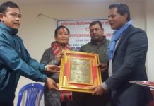 देव दर्शनले अाफ्नै सेयर सदस्य रहेका ३ जना प्रदेश सदस्यहरूलाई समानित ।