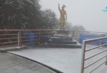 चन्द्रागिरीमा हिउँ ( फाेटाे )