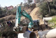 आल्खु खोलामा हिमपाइप राख्दै