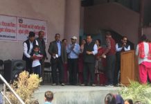भुकम्पवाट अभिभावक गुमाएकी प्रतिभा भण्डारीको अभिभावक बने श्रीहरी थापा