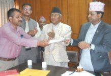 कलंकी–नागढुङ्गा सडक निर्माण ढिलाईप्रति स्थानीयको आक्रोश, मन्त्रीलाई ज्ञापनपत्र