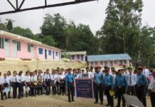 थानकोट प्रहरीका प्रहरी निरिक्षक वस्नेत टाेल टाेलमा ।