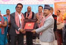 बलम्वु दे:पखामा पुन: नापी गरी सम्बन्धित जग्गा धनीलाई जग्गाधनी प्रमाण पत्र (लालपुर्जा) बितरण
