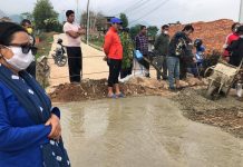 माननीय सांसद अञ्जना बिसंखे को विशेष पहलमा चन्द्रागिरि वडा नं १० बल्खुपुल देखि खुसी खुसी सडक खण्ड ढलान कार्य हुदै।