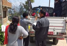 चन्द्रागिरि नगरपालिका वडा न ४ ले घर घरमा पुगेर राहत वितरण