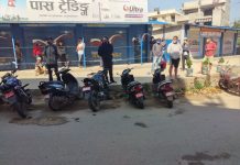 प्रहरीले मच्छेगाउँ र थानकोटमा लक डाउन उल्लंघन गर्नेलाइ नियन्त्रणमा लिदै