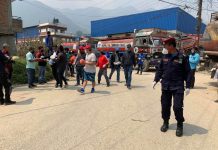 नेपाल पेट्राेलिम ट्याङकर चालक संघकाे अगुवाइमा चालक सहचालकलाई एन95 र पन्जा मास्क बितरण