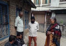 चन्द्रागिरि नगरपालिका वडा नं १२ मा राहत प्राप्त गर्नेहरुको घर घरमा पुगेर तथ्यांक संकलन गर्ने कार्यजारि