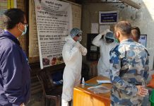 चन्द्रागिरि नगरपालिकामा बिदेशवाट अाएकाहरूकाे स्वाप परिक्षण सुरू