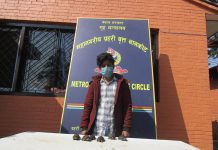चन्द्रागिरि-२ मा BLACK POUND प्रजातीको कछुवा ६ (छ) वटा सहित भारतीय नागरिक प्रकाउ