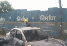 चन्द्रागिरिमा गुड्दै गरेको कारमा आगलागी