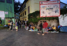 चन्द्रागिरि नगरपालिकाले फुटपाथ ठेलागाडा पसल, अनधिकृत पार्किङ्ग तथा नियम विपरित बनेका संरचना हटाउने chandragiri ward 10 and 11 footpath byapar