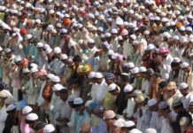 मुस्लिम धर्मावलम्बीले बकर ईद मनाउँदै