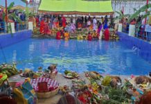 सूर्यको पूजा आराधना गरी छठ मनाइदै