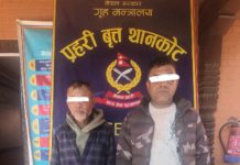 थानकोट त्रिभुवन पार्कमा पसल फुटाई मदिरा चाेरी गर्ने दुई रङ्गेहात पक्राउ