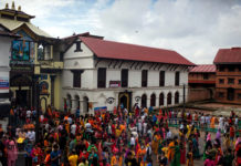 साउनको पहिलो सोमबार आज शिवालयहरुमा भक्तजनको घुईंचो