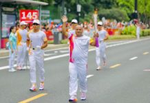 नेपालको तर्फबाट प्रतिनिधित्व गर्दै चन्द्रागिरिका दिपकले चीनमा बोके एसियाडको टर्च